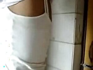 Indian Kolkata Girl's Selfmade Bathing Video